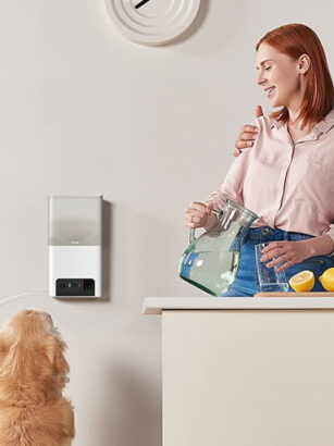 Thiết bị Bites 2 Lite được gắn trên tường.